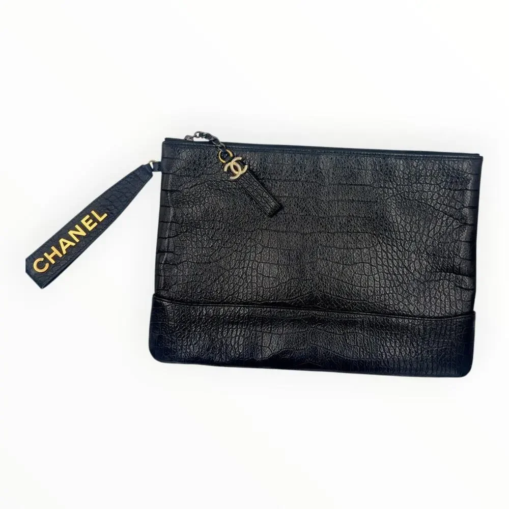 CHANEL elevate your